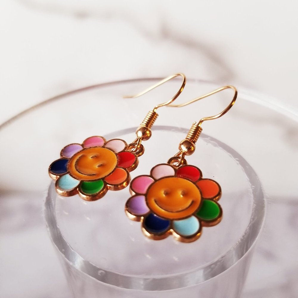 Multi Color Smiley Flower Earring - Picture 4 of 5